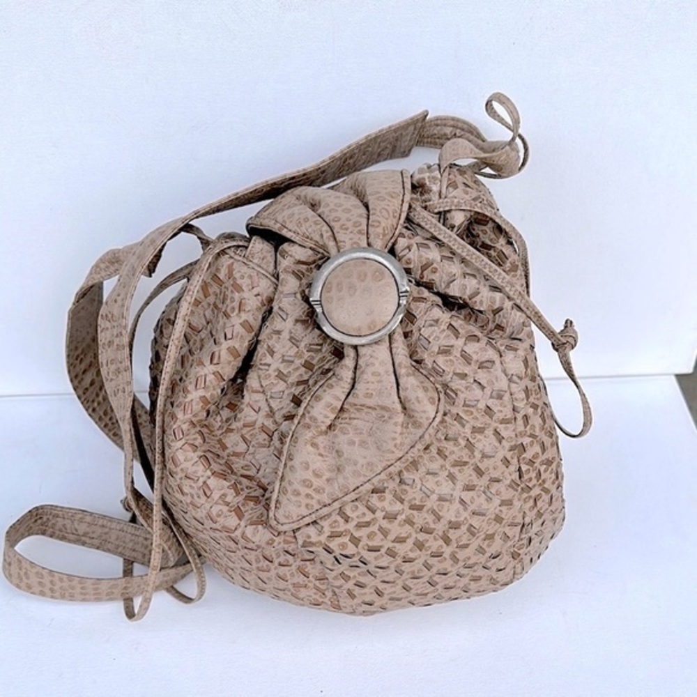 Elegant Sharif Textured woven Women's cinch Bag